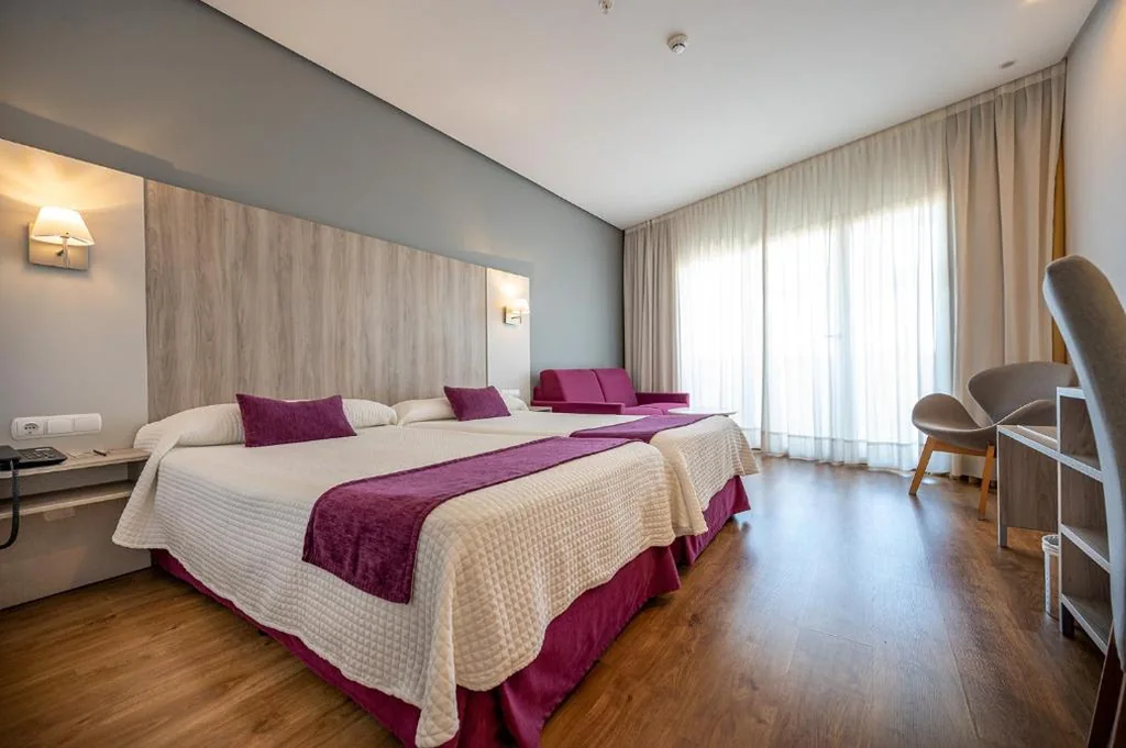 Deluxe-Doppelzimmer (2 Erwachsene + 1 Kind) — Albir Playa Hotel & Spa