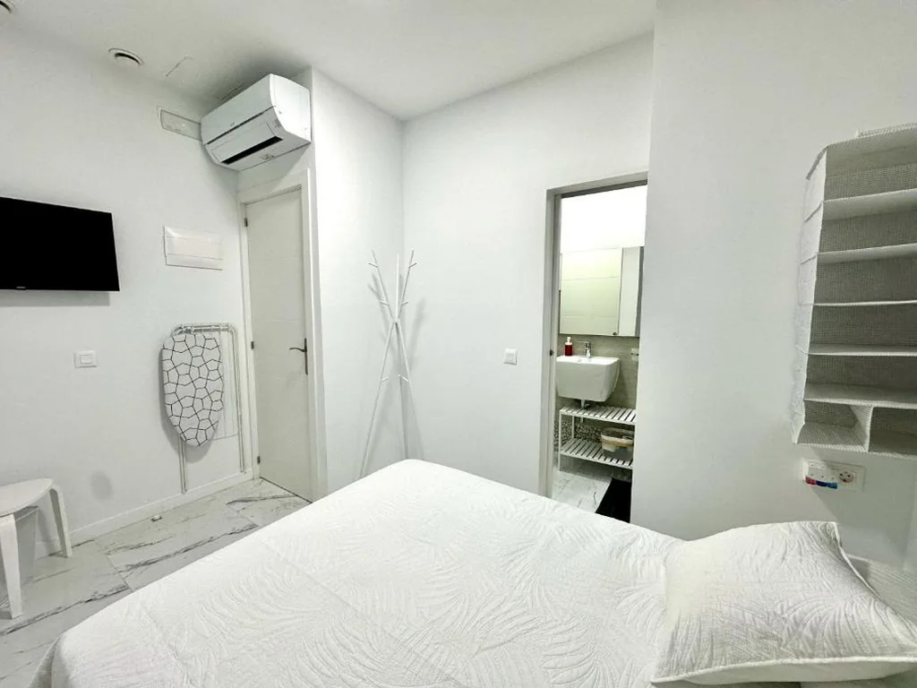 Doppelzimmer mit eigenem Bad — Alcalá Retreat: Ocean View & Modern Comfort