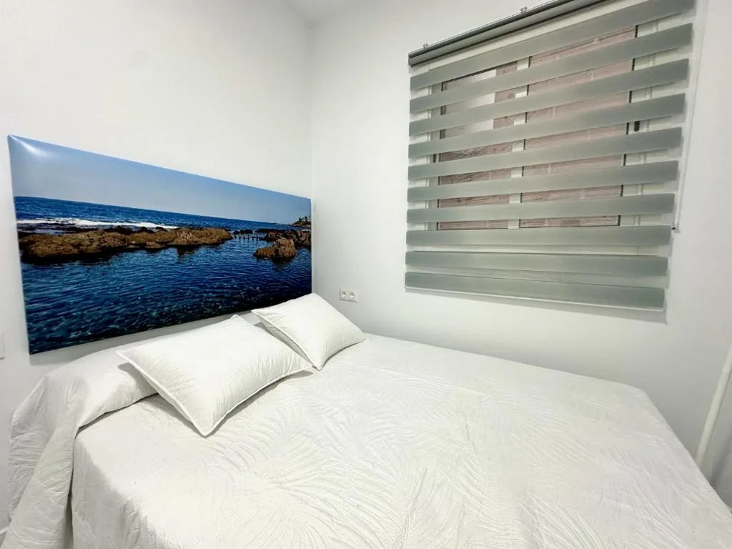 Doppelzimmer mit eigenem Bad — Alcalá Retreat: Ocean View & Modern Comfort
