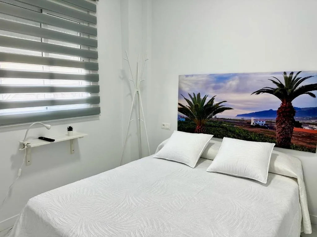 Doppelzimmer mit eigenem Bad — Alcalá Retreat: Ocean View & Modern Comfort