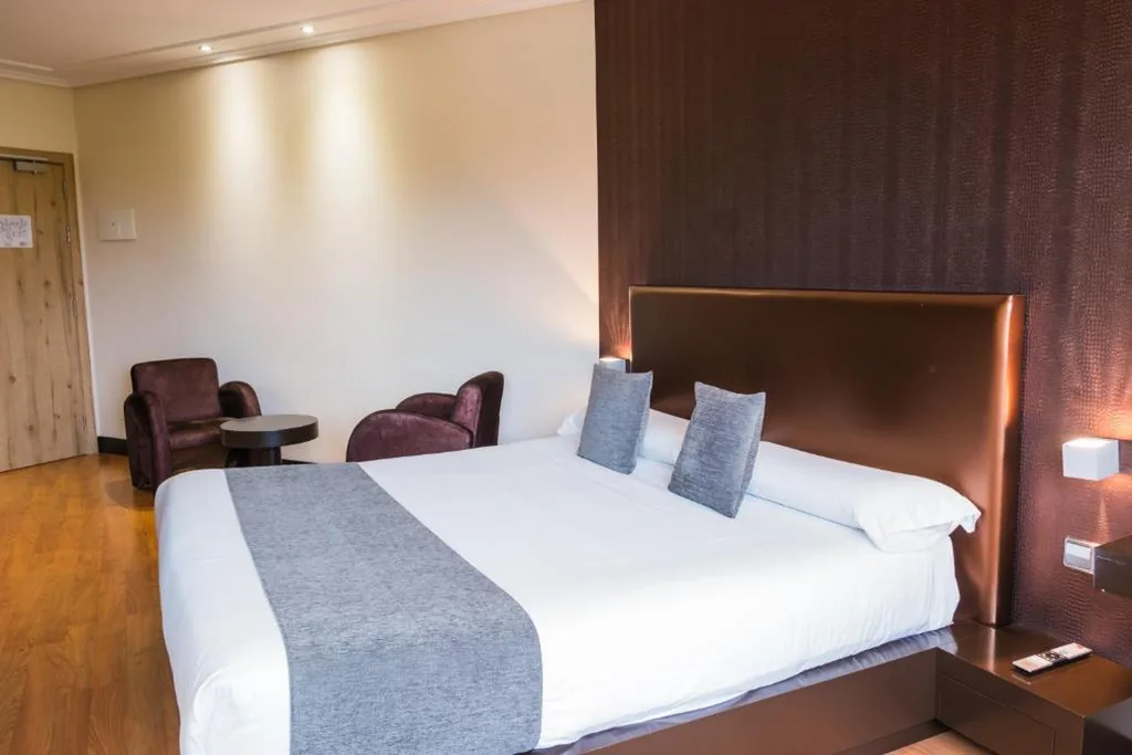 Superior-Zimmer - 1 großes Bett — Alda Carballo