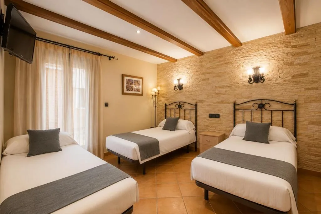 Habitación Triple — Alda Casco Antiguo