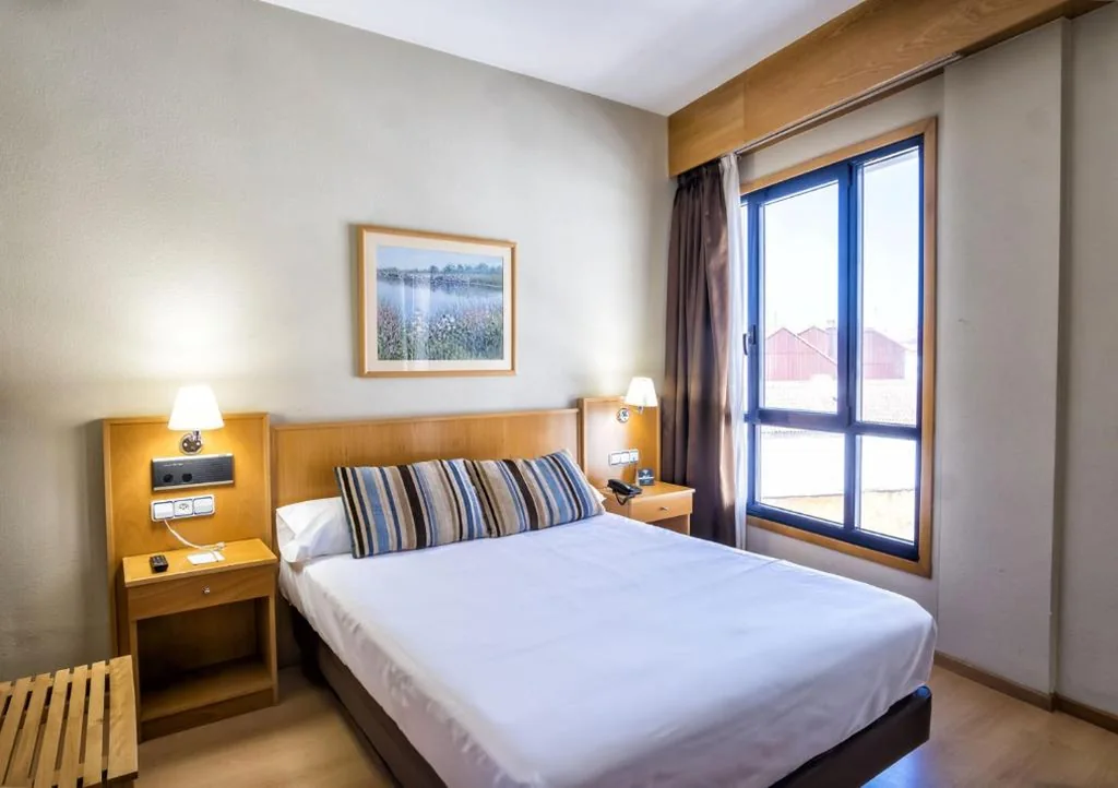 Budget tweepersoonskamer - 1 of 2 bedden — Alda Castelao