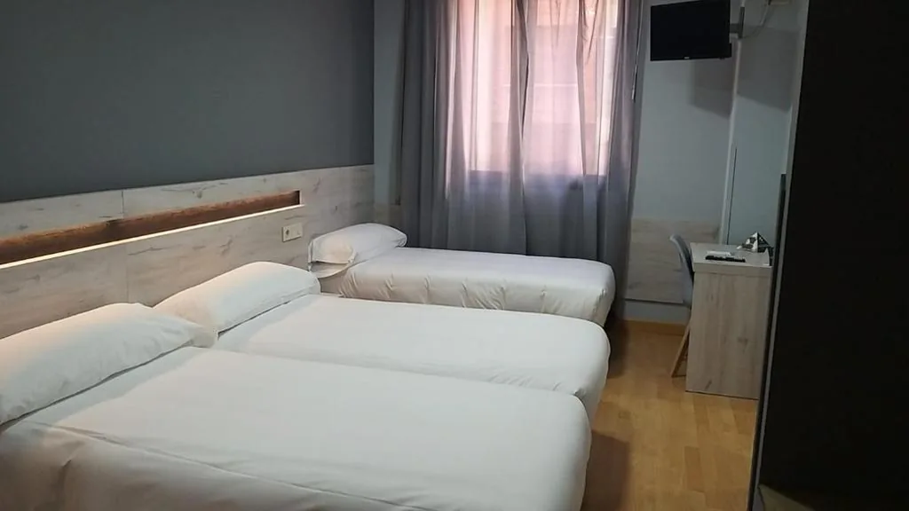 Quarto Duplo com cama extra — Alda Centro Oviedo