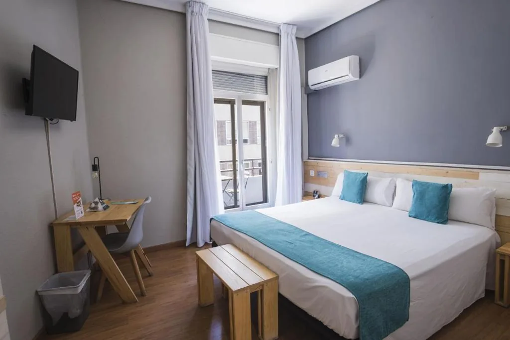 Standard-Doppelzimmer mit Balkon – 1 oder 2 Betten — Alda Centro Ponferrada