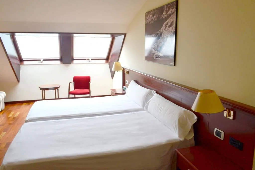 Habitación Doble con cama supletoria - 1 o 2 camas — Alda El Suizo