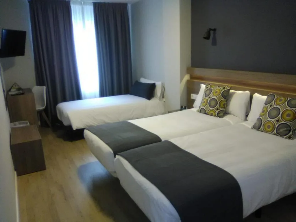 Camera Doppia con letto aggiunto — Alda Estación Pontevedra