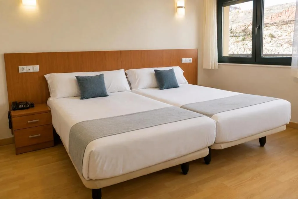 Budget tweepersoonskamer met 2 bedden — Alda Fogar do Mariñeiro