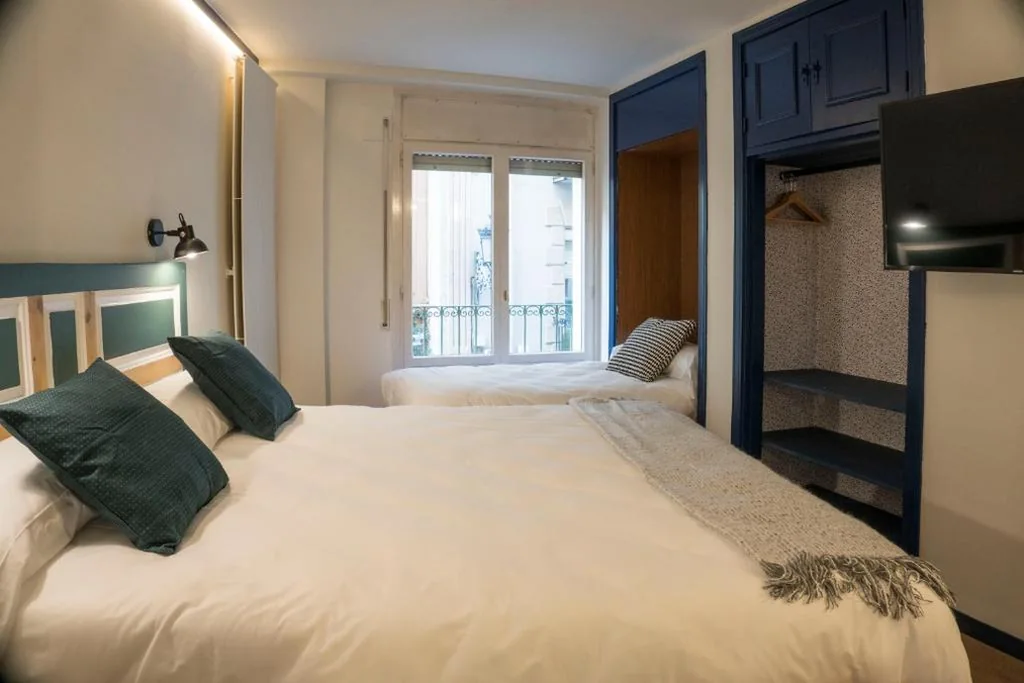 Dreibettzimmer — Alda Jolio Jaca