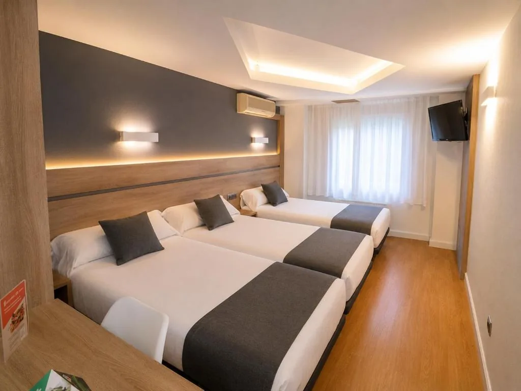 Habitación Triple — Alda Palencia Plaza