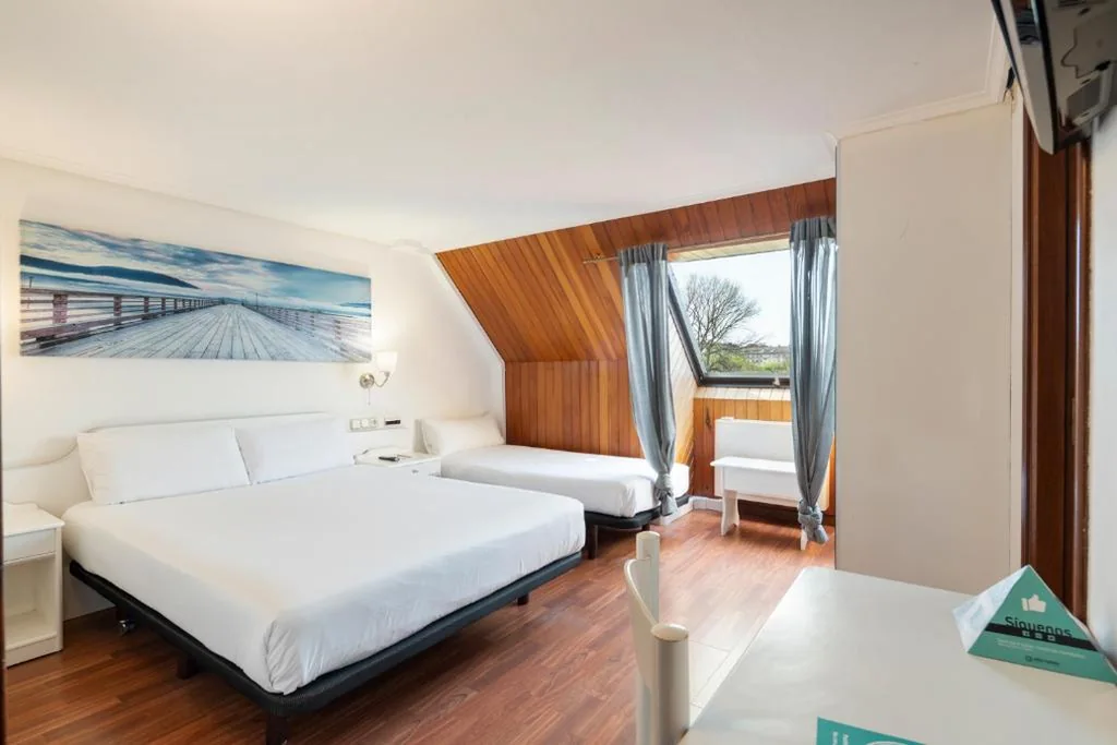 Doppelzimmer mit Zustellbett — Alda Santa Cristina