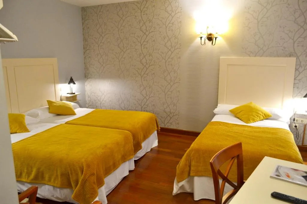 Habitación Triple — Alda Vía León