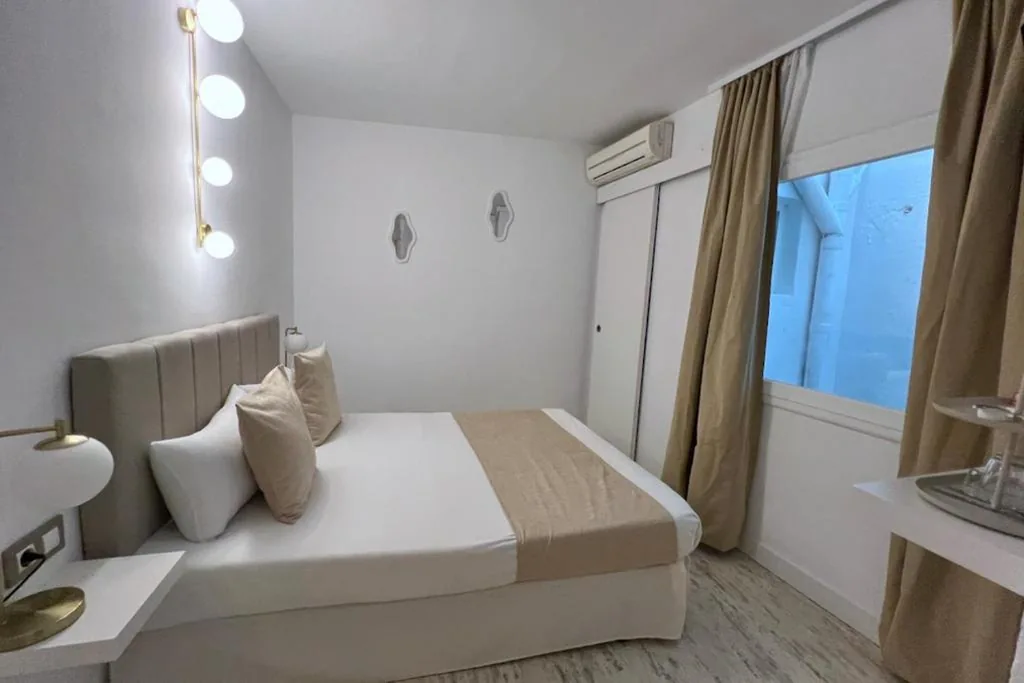 Habitación Doble con patio — Aldara Sitges