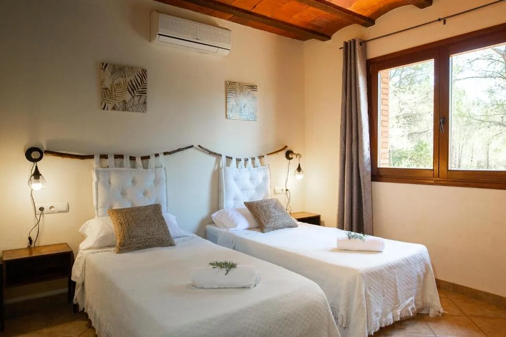 AldeaMia, Cozy villa for 8 people, pool, mountain view, beach at 8 min