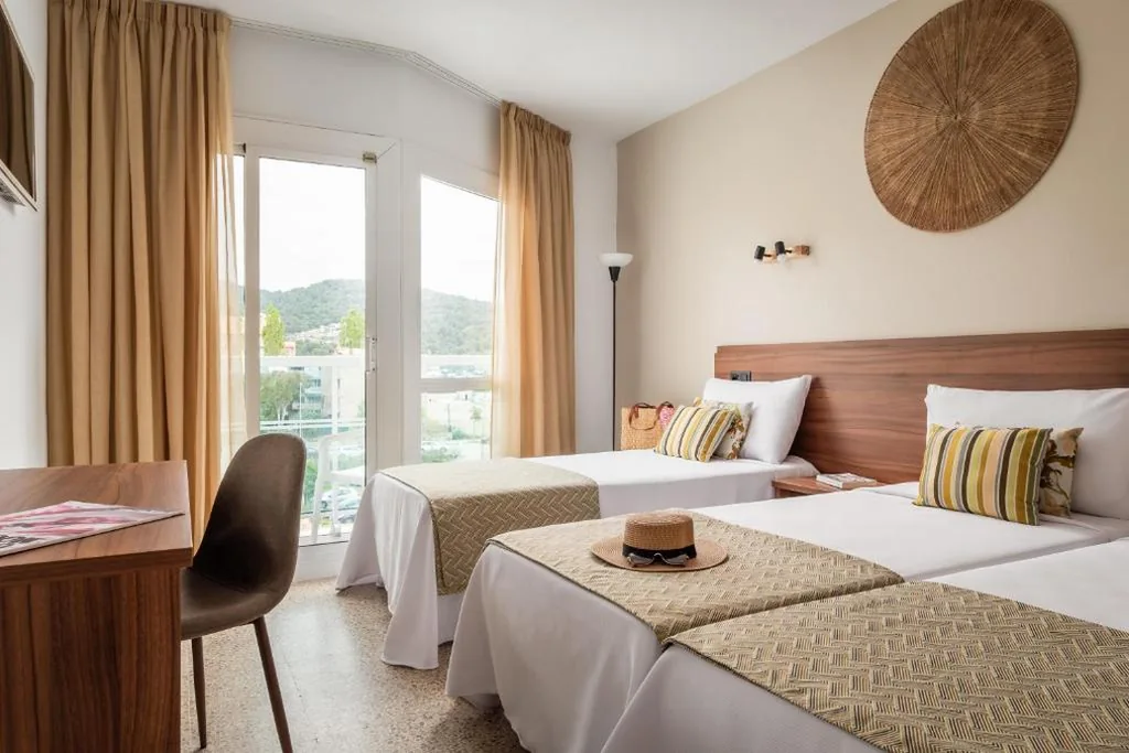 Habitación Triple (2 adultos + 1 niño) — ALEGRIA Cartago Nova