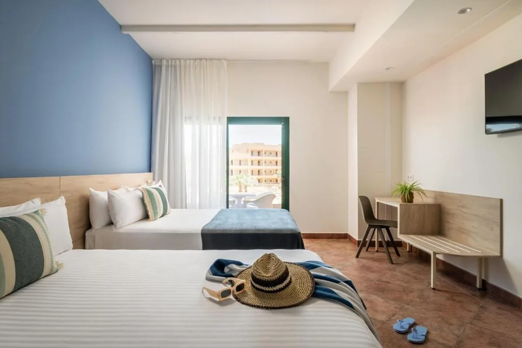 Habitación Doble (3 adultos) — ALEGRIA Colonial Mar Aquafun