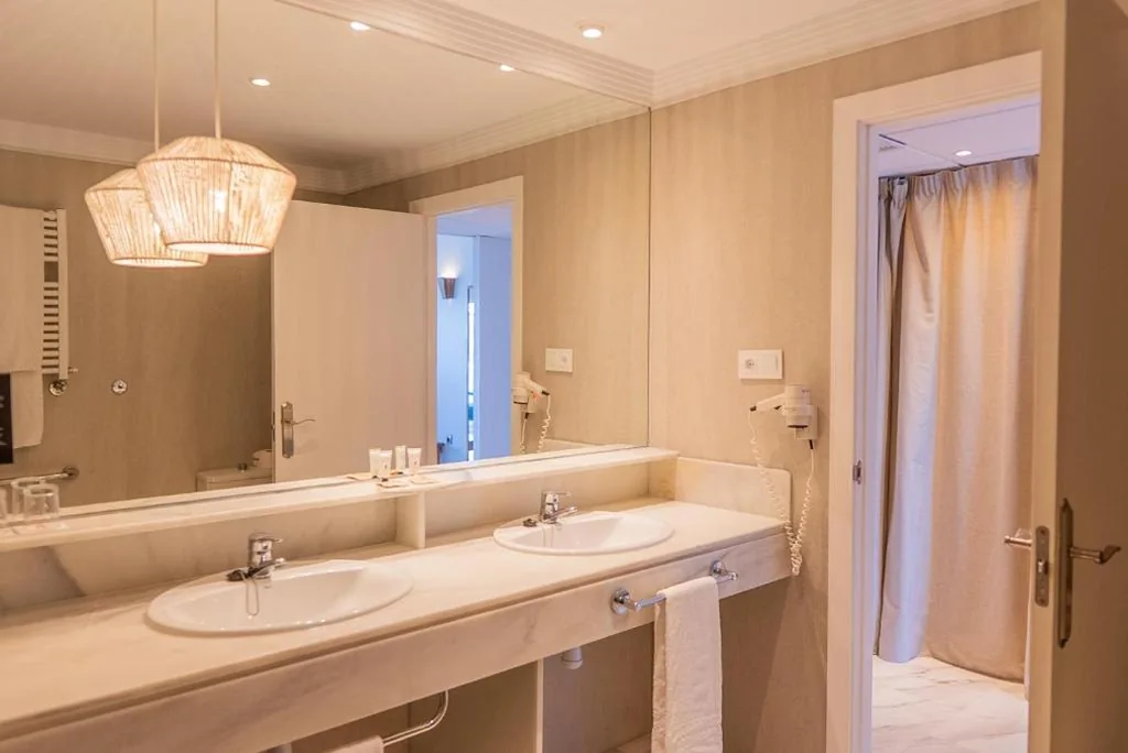Dreibettzimmer mit Poolblick (3 Erwachsene) — ALEGRIA Costa Ballena Aquafun & Spa