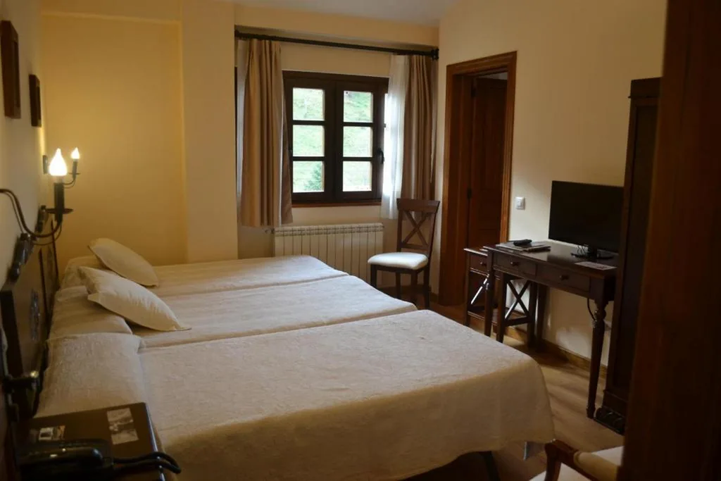 Habitación Doble - 2 camas — Alesga Hotel Rural - Valles del Oso -Asturias