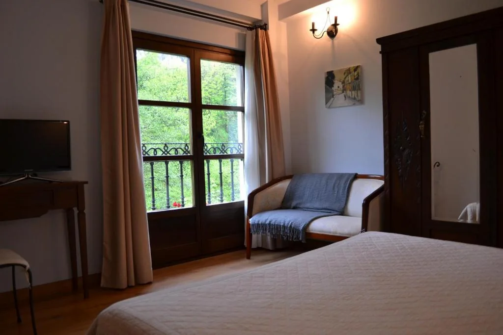 Habitación Doble — Alesga Hotel Rural - Valles del Oso -Asturias