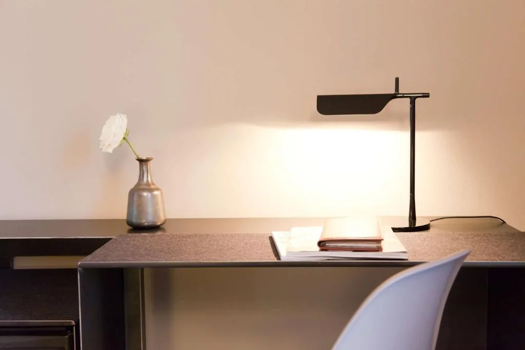 Klassisches Doppelzimmer mit 2 Einzelbetten — Alexandra Barcelona Hotel, Curio Collection by Hilton