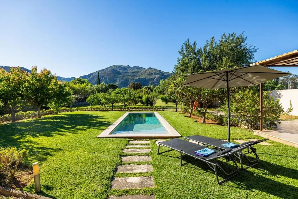 Villa avec vue sur le jardin — Alfonsa
