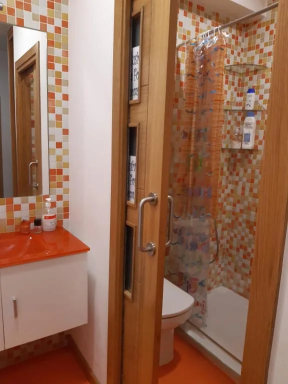 客室外の専用バスルーム付き4人部屋 — Alfonso XII