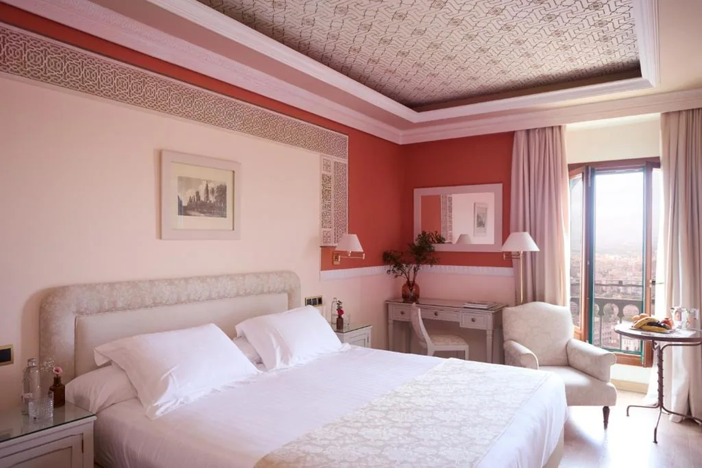 Classic Room with Extra-Large Double Bed and City View — Alhambra Palace Hotel