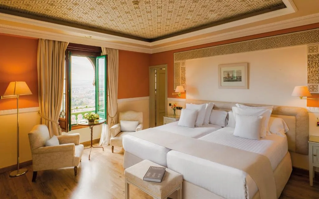 Classic Double Room with City View - 2 Beds and 1 Single Extra Bed - Non-Smoking — Alhambra Palace Hotel
