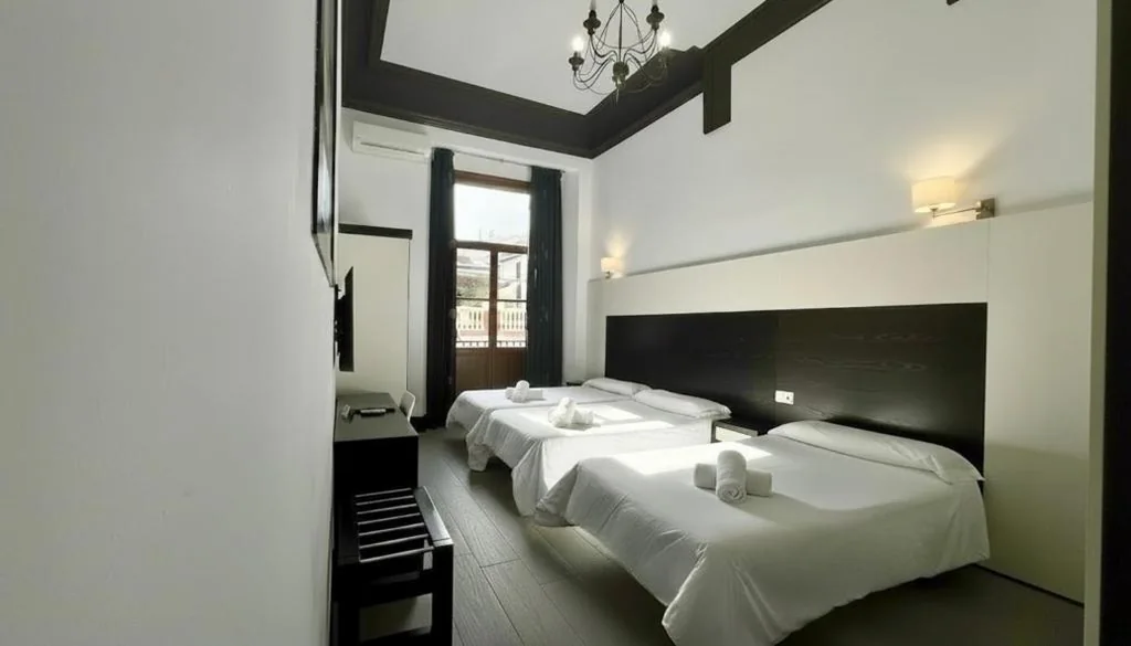 Habitación Triple — Alhambra Suites