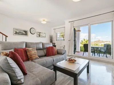 Alhaurín Villa with Terrace — foto 2