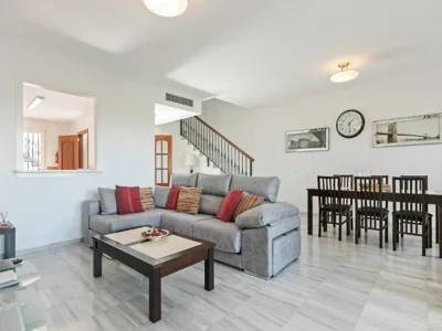 Alhaurín Villa with Terrace — foto 8