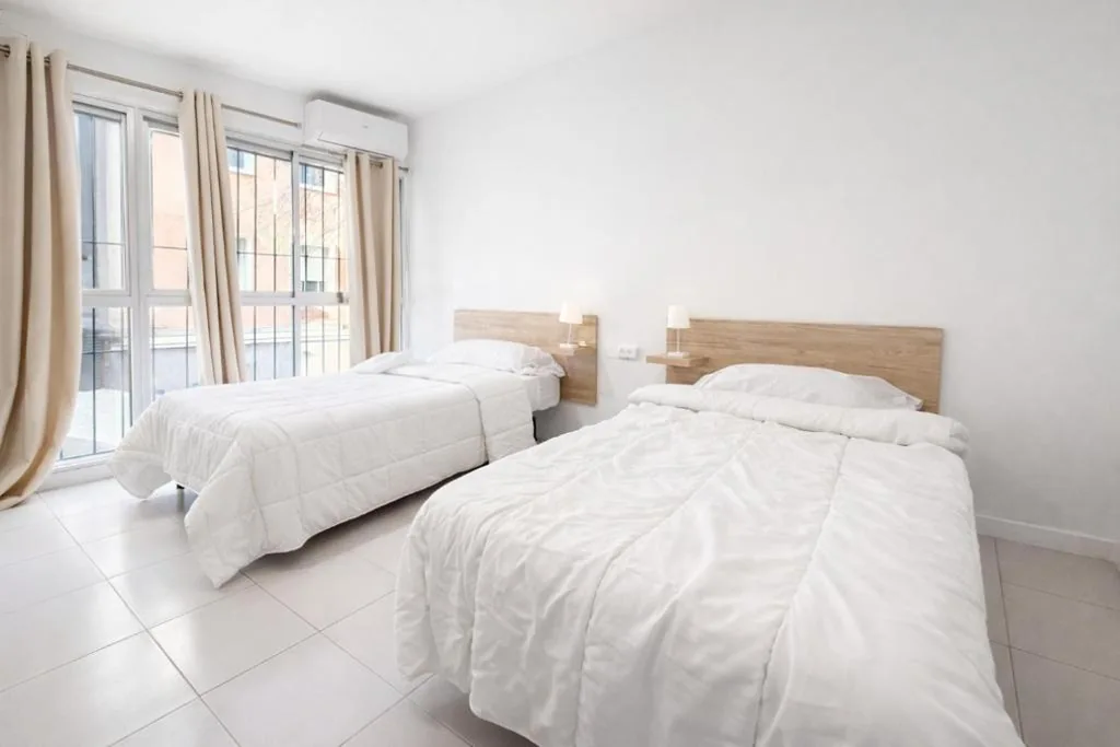 Camera doppia con letti singoli — Alicante Beach Hostel