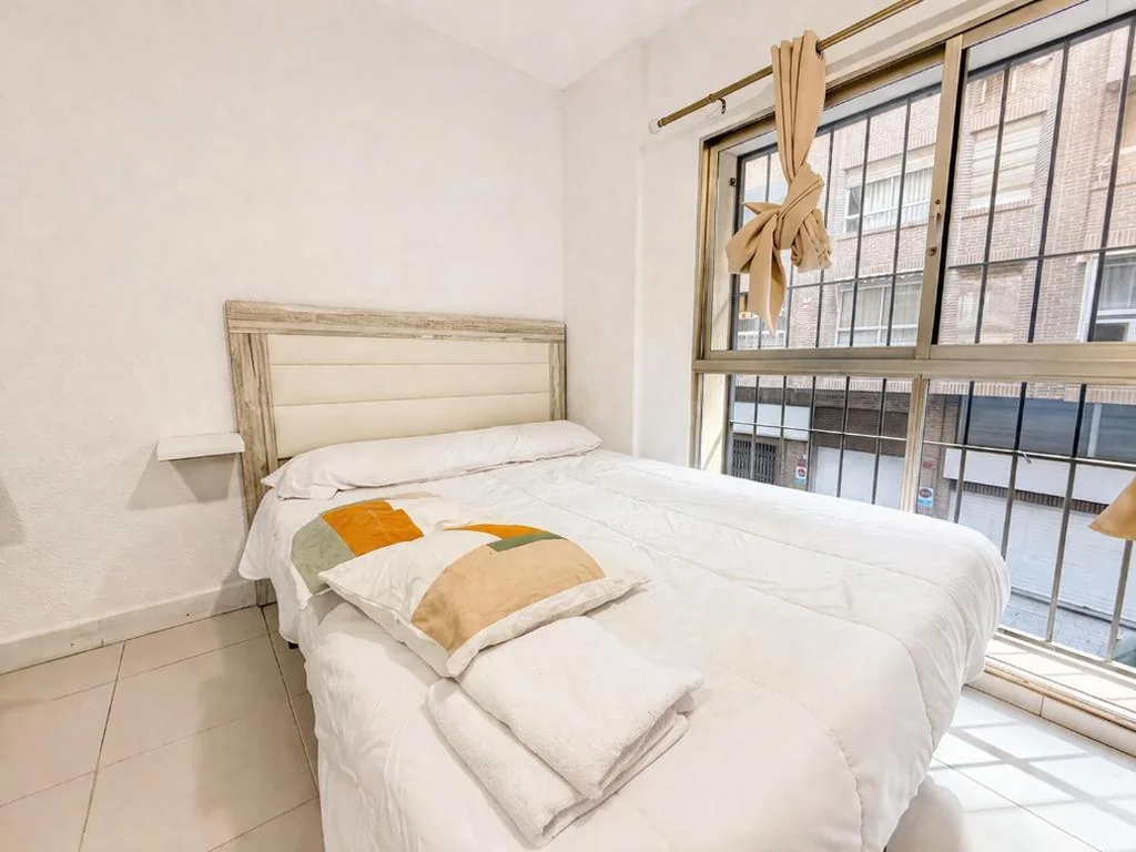 Camera tripla — Alicante Beach Hostel