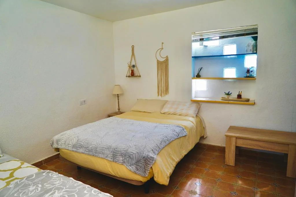 Casa con 1 camera da letto — Alicante Garden & BBQ - Estudio adosado con Jardín, Parking Privado y Relax Total