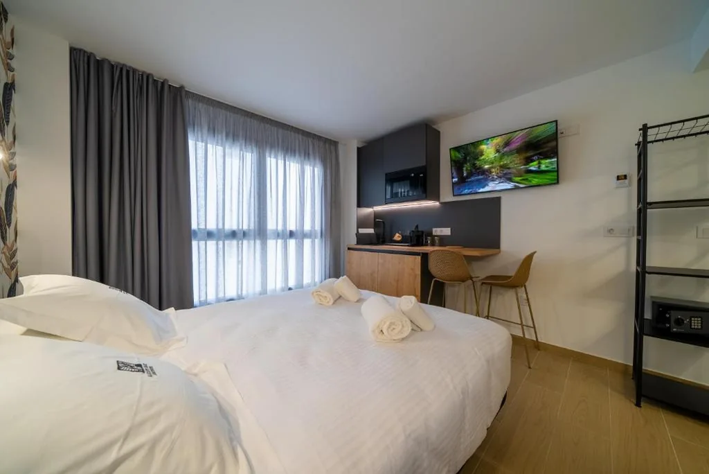 Habitación Doble Estándar — Alicante Smart Accommodation