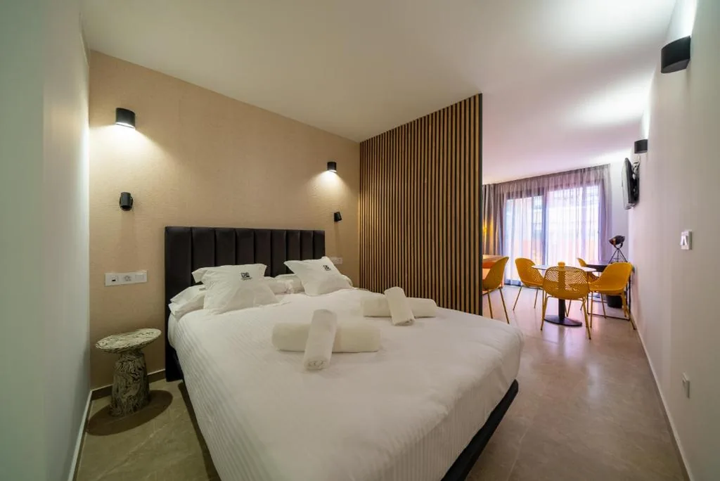 Habitación Familiar Estándar — Alicante Smart Accommodation