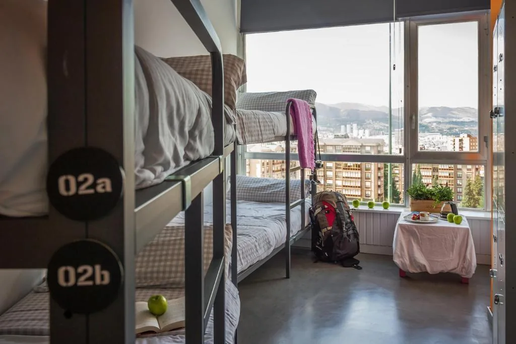 Bed in gemengde slaapzaal met 4 bedden — All Iron Hostel