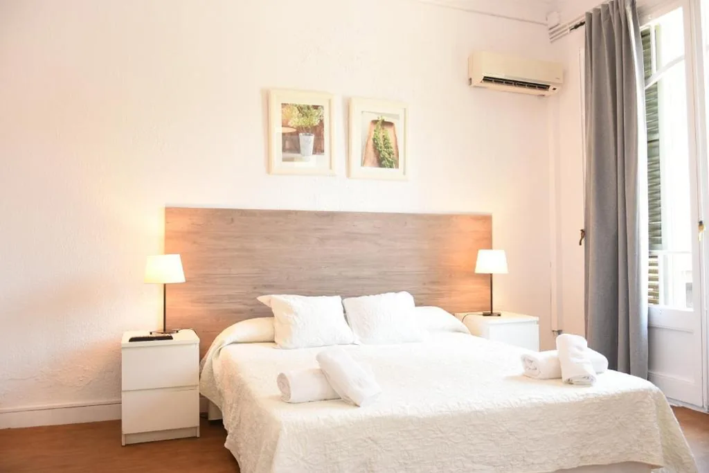 Double Room with Private Bathroom — Ally's Bed&Breakfast,