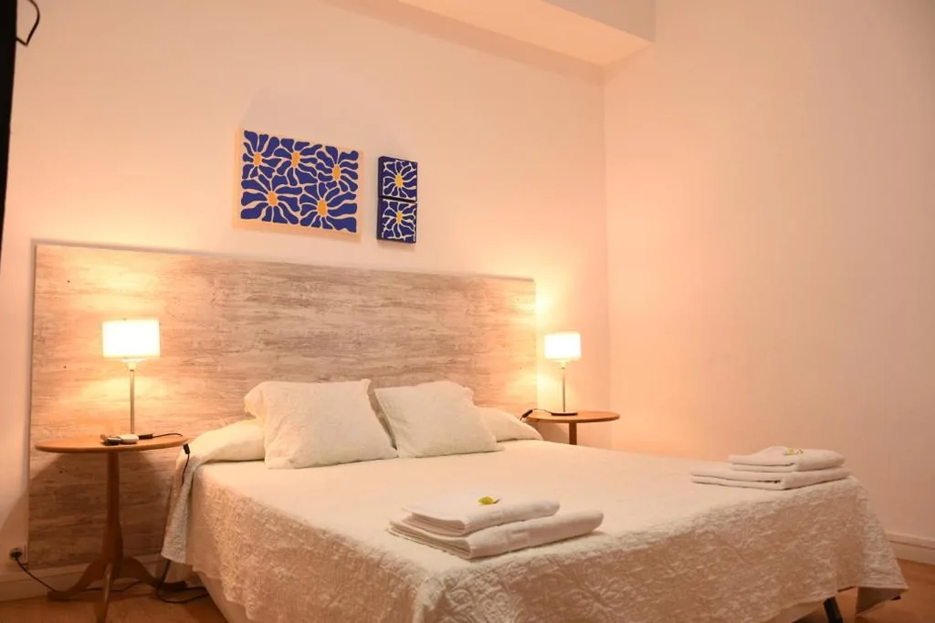 Double Room with Shower — Ally's Bed&Breakfast,