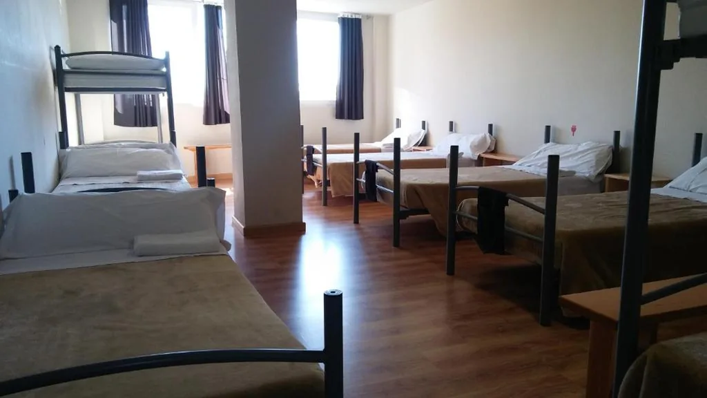 Habitación Familiar con baño compartido (8 adultos) — Alma del Camino - Rooms & Albergue