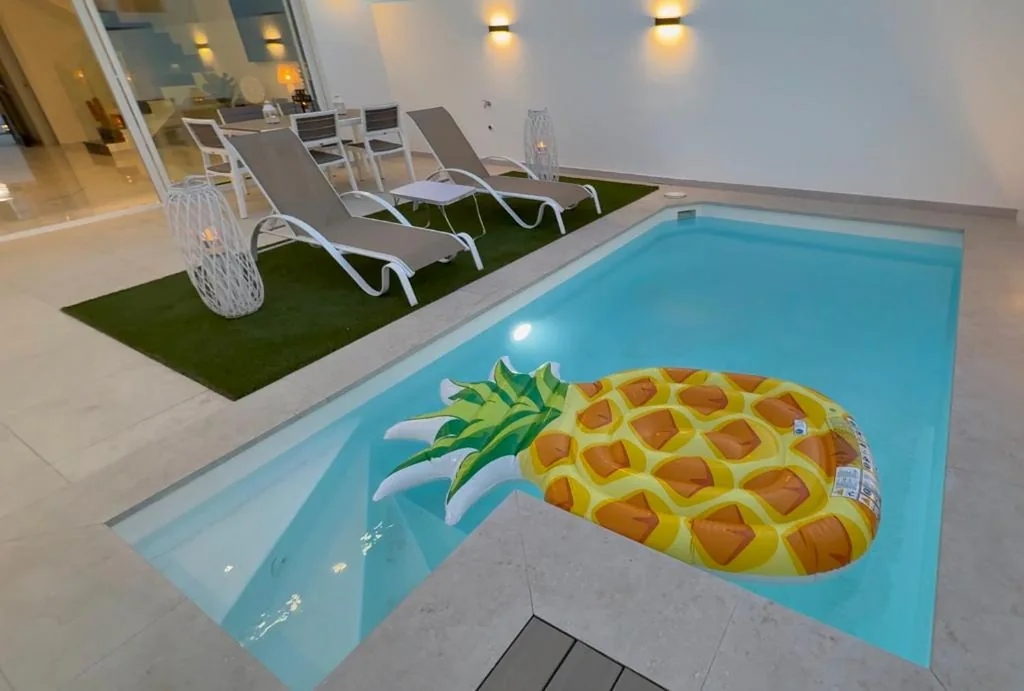 Villa Deluxe — Alma Nomada Villa with Heated Pool & Solarium & BBQ & Chillout Ideal for families