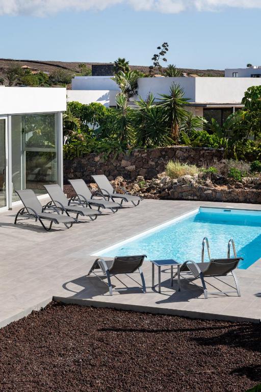 Almara House - Luxury Villa with Heated Pool