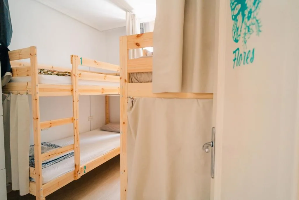 Einzelbett im Schlafsaal — Aloe Vera Shared House