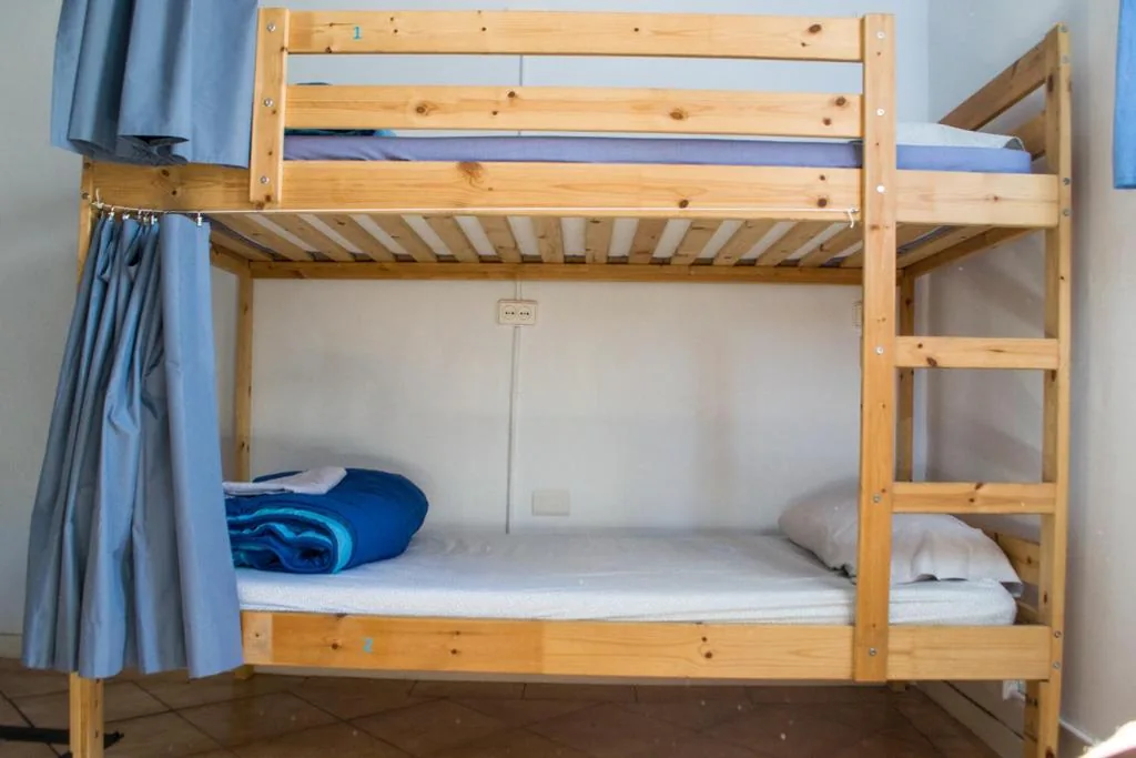 Einzelbett im gemischten Schlafsaal — Aloe Vera Shared House