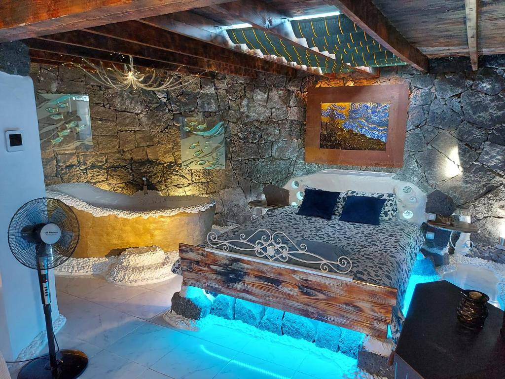 ALOELUX VILLA 1 Romantic ! - Private Villa with Jacuzzi, cinema ,massage ,wonderful view, art desing villa