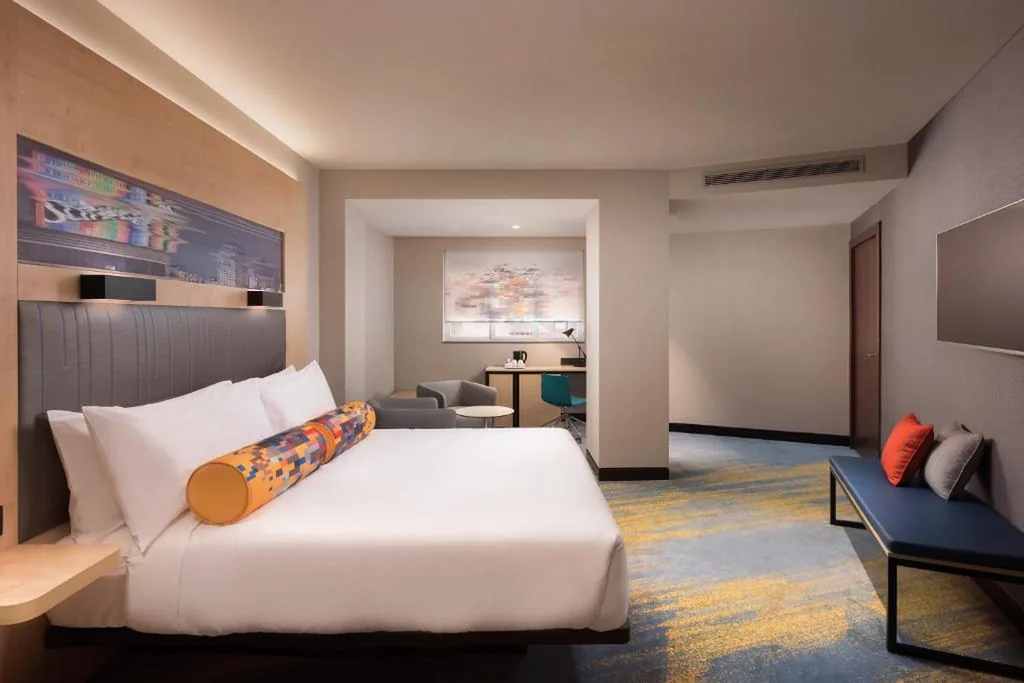 Aloft Premium Zimmer mit extragroßem Doppelbett — Aloft by Marriott Madrid Gran Via