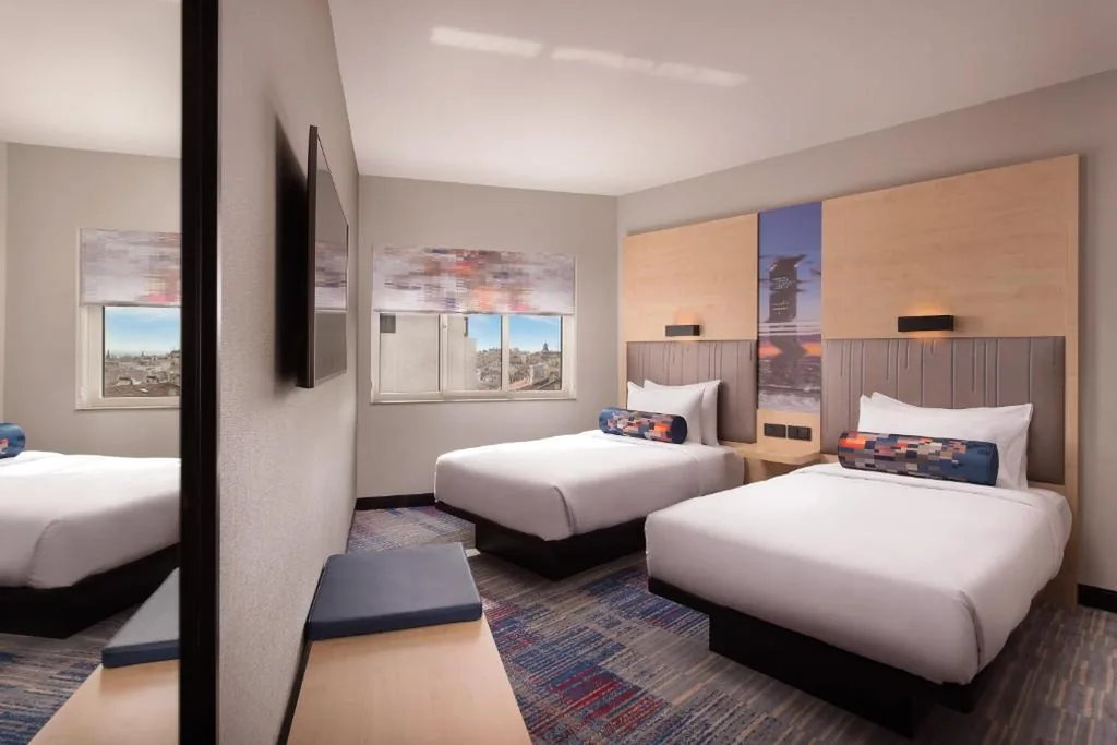 Aloft Doppelzimmer mit 2 Einzelbetten und Stadtblick — Aloft by Marriott Madrid Gran Via