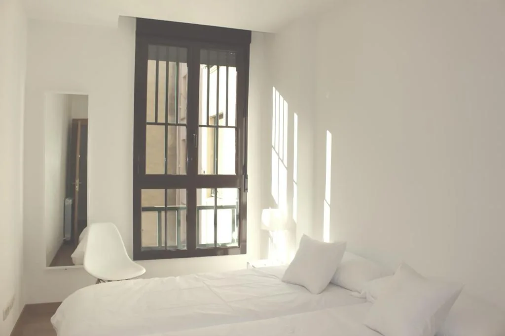 Basic-Doppelzimmer mit Gemeinschaftsbad — Aloha Hostel