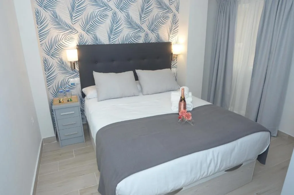 Doppelzimmer mit externem eigenem Bad — Alojamiento Beethoven Luxury