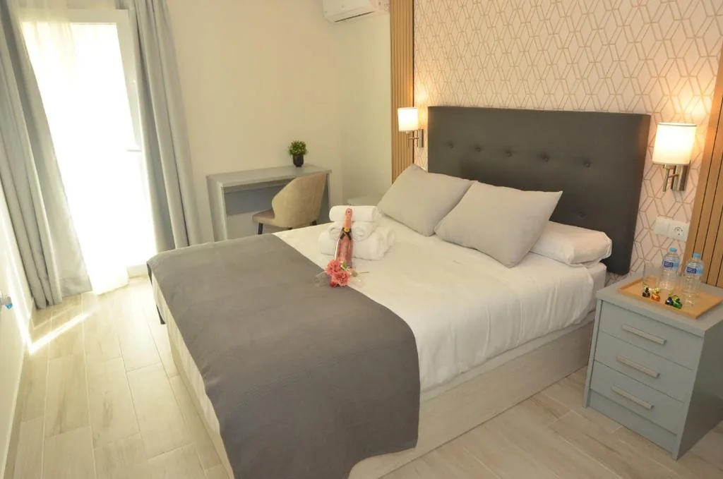 Deluxe Doppelzimmer mit Balkon — Alojamiento Beethoven Luxury